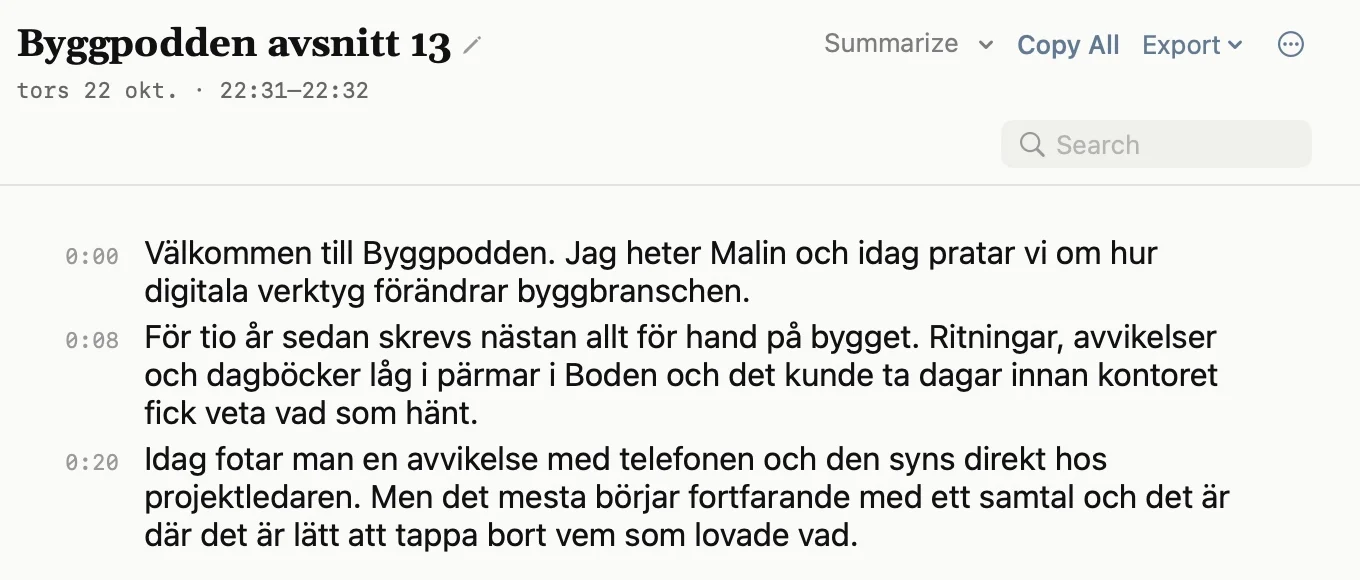 Sæga efter att en ljudfil transkriberats: texten i stycken med tider i marginalen, och knapparna Summarize, Copy All och Export.