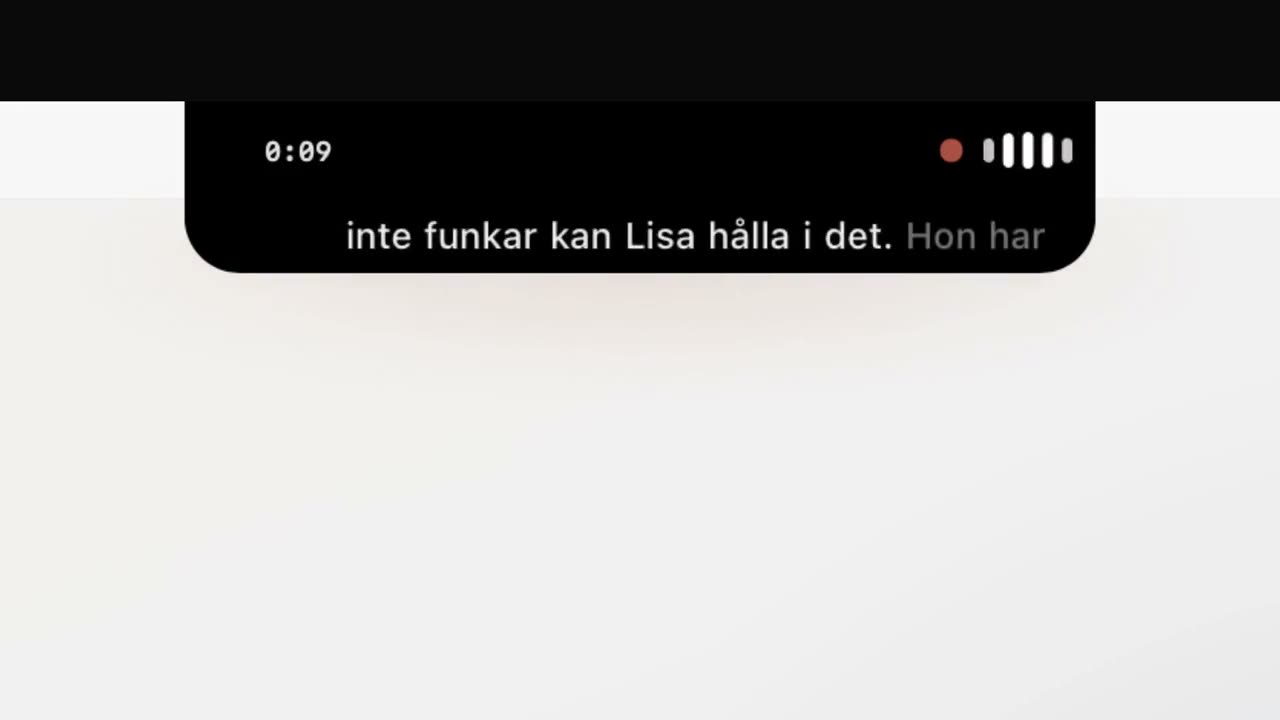 Sæga i notchen skriver orden medan de sägs, ovanför ett chattfönster till Anna.